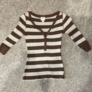 3/4 sleeve striped (brown/gray) Henley shirt
